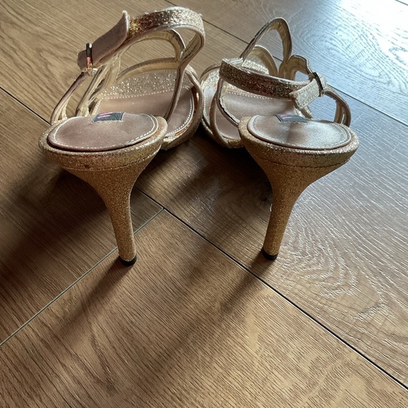 Nina Gold Strappy Heels for Formal Elegance - Picture 6 of 13